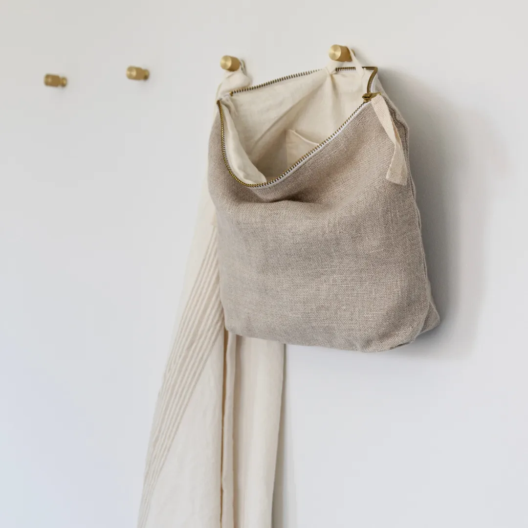 Linen toiletry bag / size 22x29x9cm