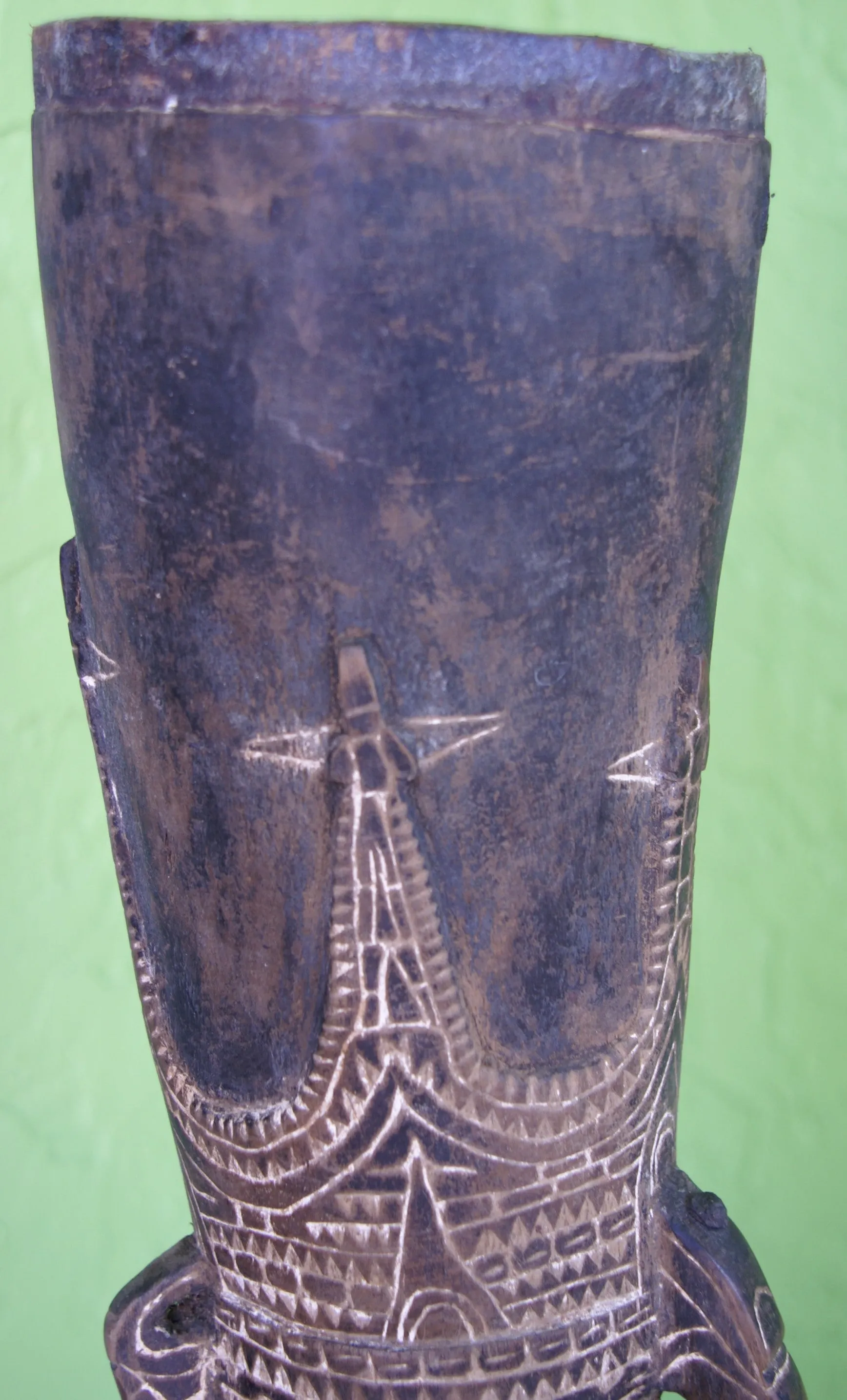 Rare One of a Kind Tribal Older Wood Kundu Hourglass Hand Held Drum, Hand Carved Percussion Instrument with Motifs Enhanced with White Lime (Still Apparent), Siassi Islands, Papua New Guinea 1980's, Melanesia 42A3