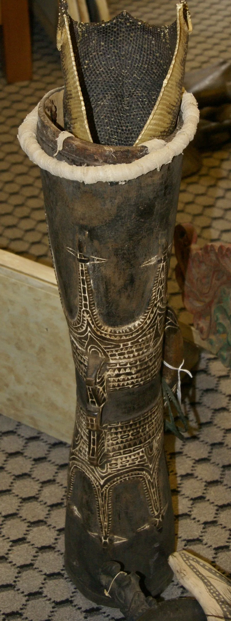 Rare One of a Kind Tribal Older Wood Kundu Hourglass Hand Held Drum, Hand Carved Percussion Instrument with Motifs Enhanced with White Lime (Still Apparent), Siassi Islands, Papua New Guinea 1980's, Melanesia 42A3