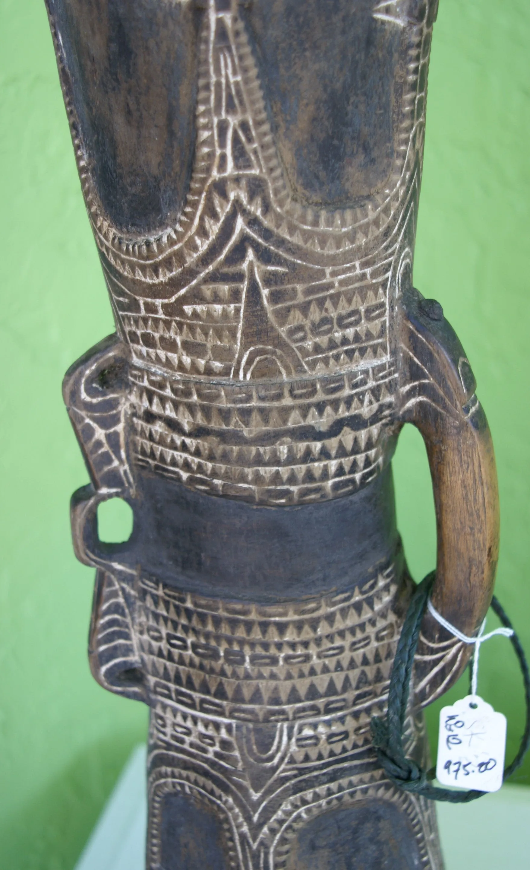 Rare One of a Kind Tribal Older Wood Kundu Hourglass Hand Held Drum, Hand Carved Percussion Instrument with Motifs Enhanced with White Lime (Still Apparent), Siassi Islands, Papua New Guinea 1980's, Melanesia 42A3