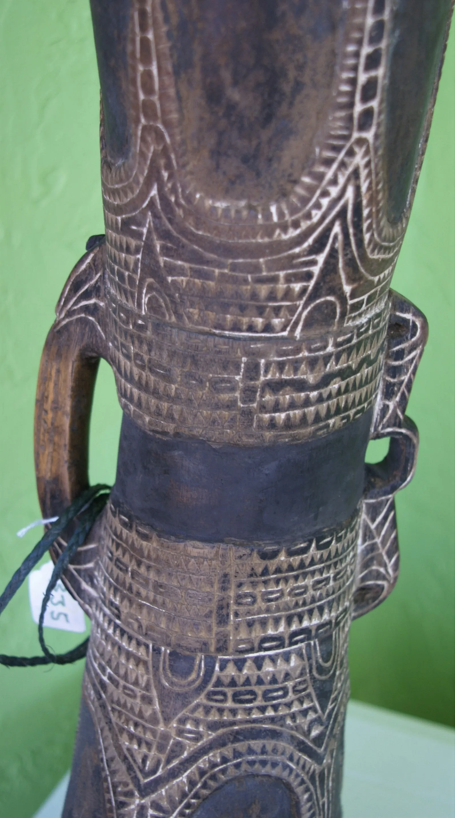 Rare One of a Kind Tribal Older Wood Kundu Hourglass Hand Held Drum, Hand Carved Percussion Instrument with Motifs Enhanced with White Lime (Still Apparent), Siassi Islands, Papua New Guinea 1980's, Melanesia 42A3