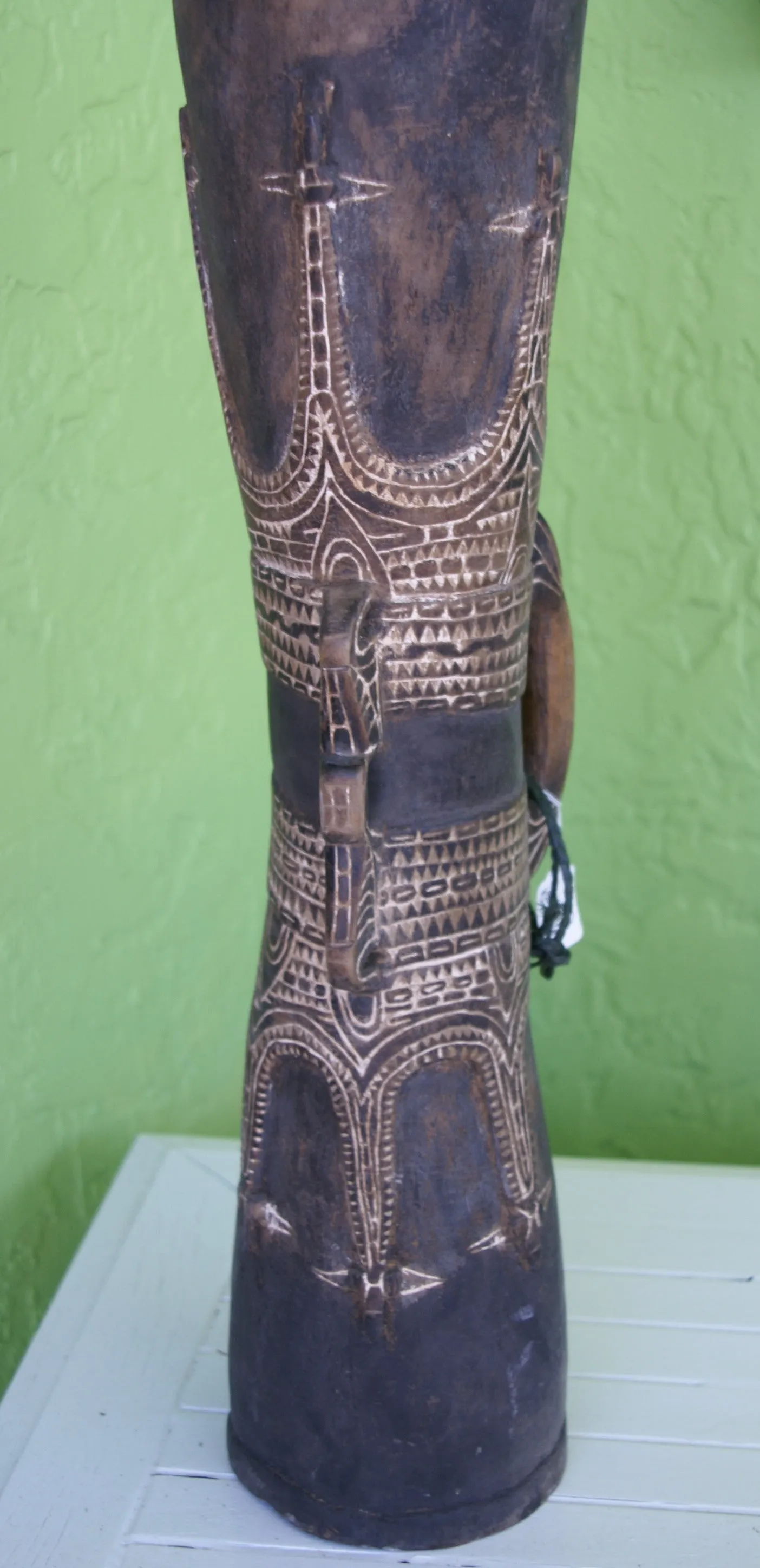 Rare One of a Kind Tribal Older Wood Kundu Hourglass Hand Held Drum, Hand Carved Percussion Instrument with Motifs Enhanced with White Lime (Still Apparent), Siassi Islands, Papua New Guinea 1980's, Melanesia 42A3