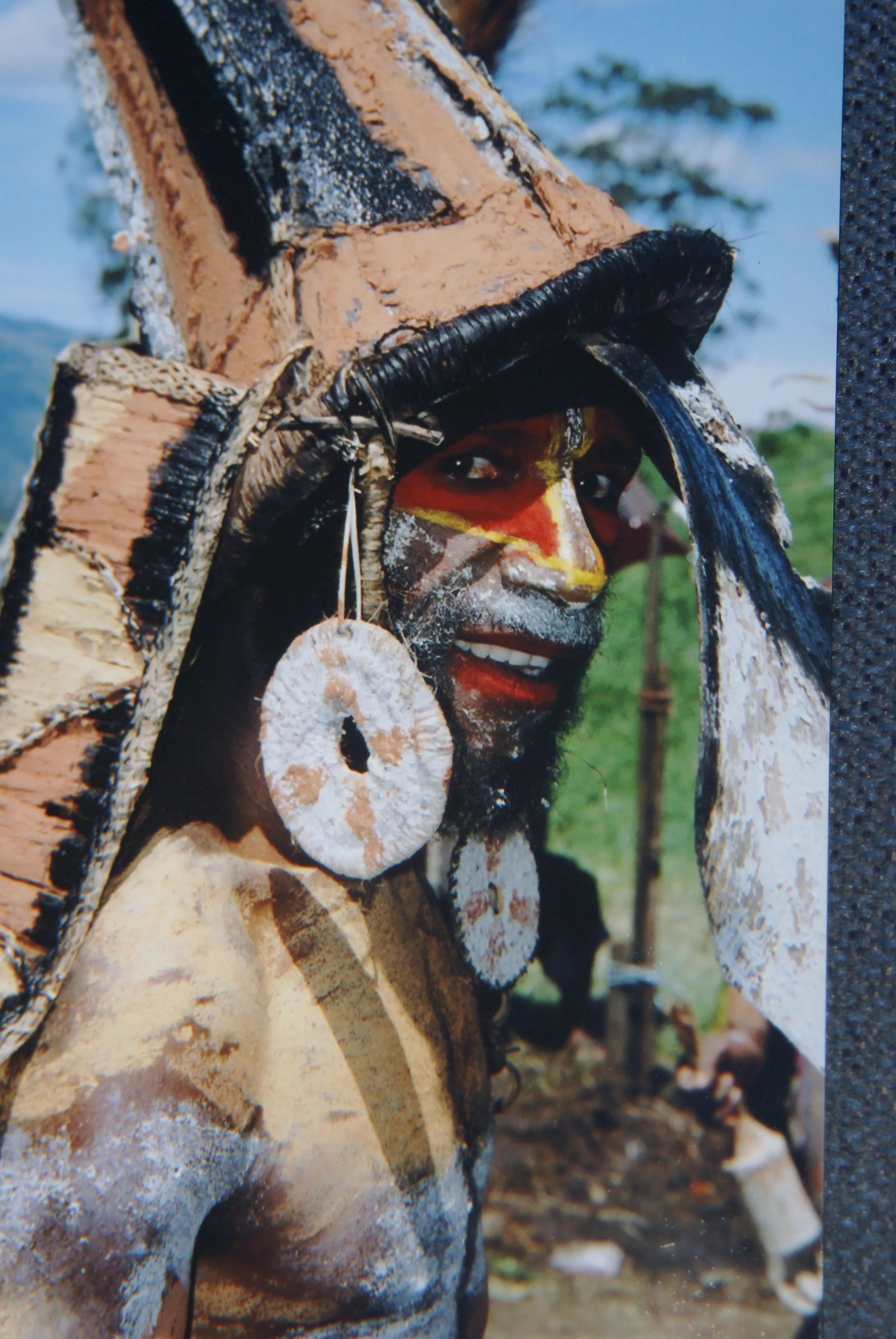 Rare One of a Kind Tribal Older Wood Kundu Hourglass Hand Held Drum, Hand Carved Percussion Instrument with Motifs Enhanced with White Lime (Still Apparent), Siassi Islands, Papua New Guinea 1980's, Melanesia 42A3