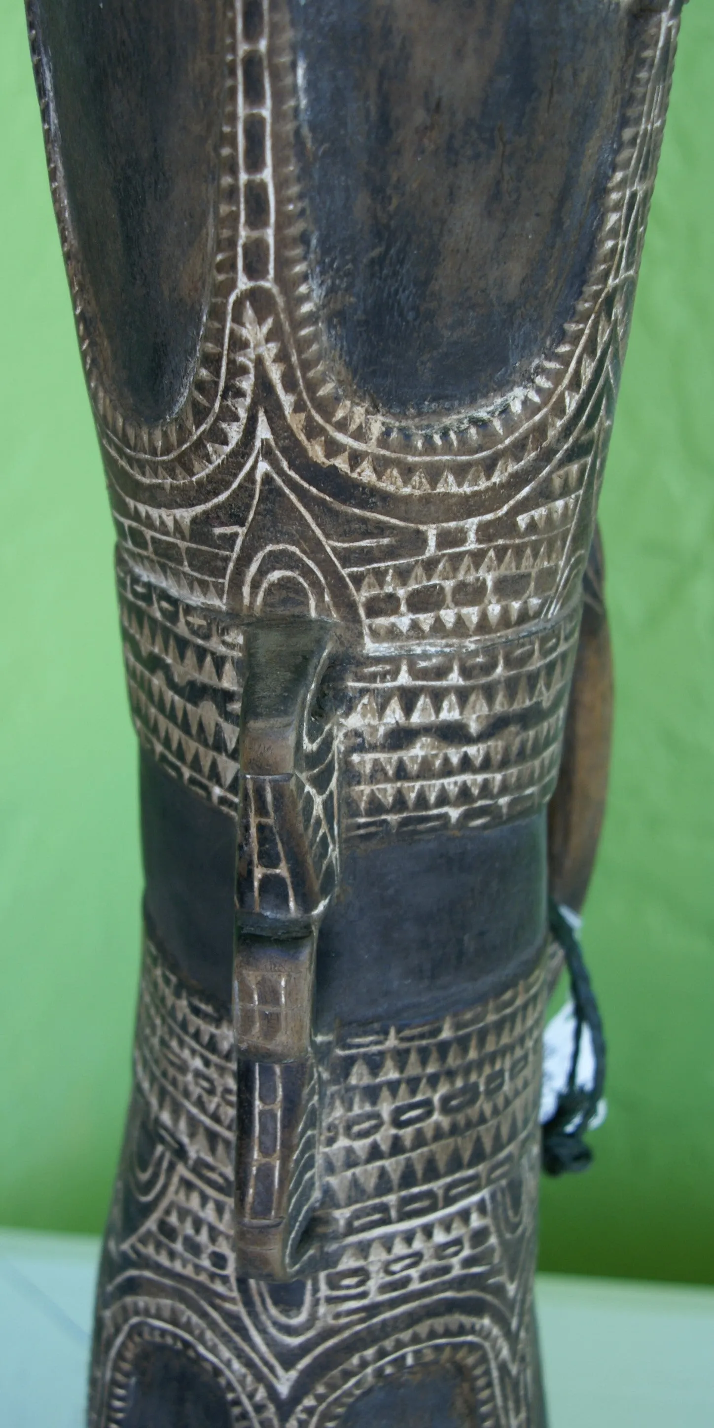 Rare One of a Kind Tribal Older Wood Kundu Hourglass Hand Held Drum, Hand Carved Percussion Instrument with Motifs Enhanced with White Lime (Still Apparent), Siassi Islands, Papua New Guinea 1980's, Melanesia 42A3