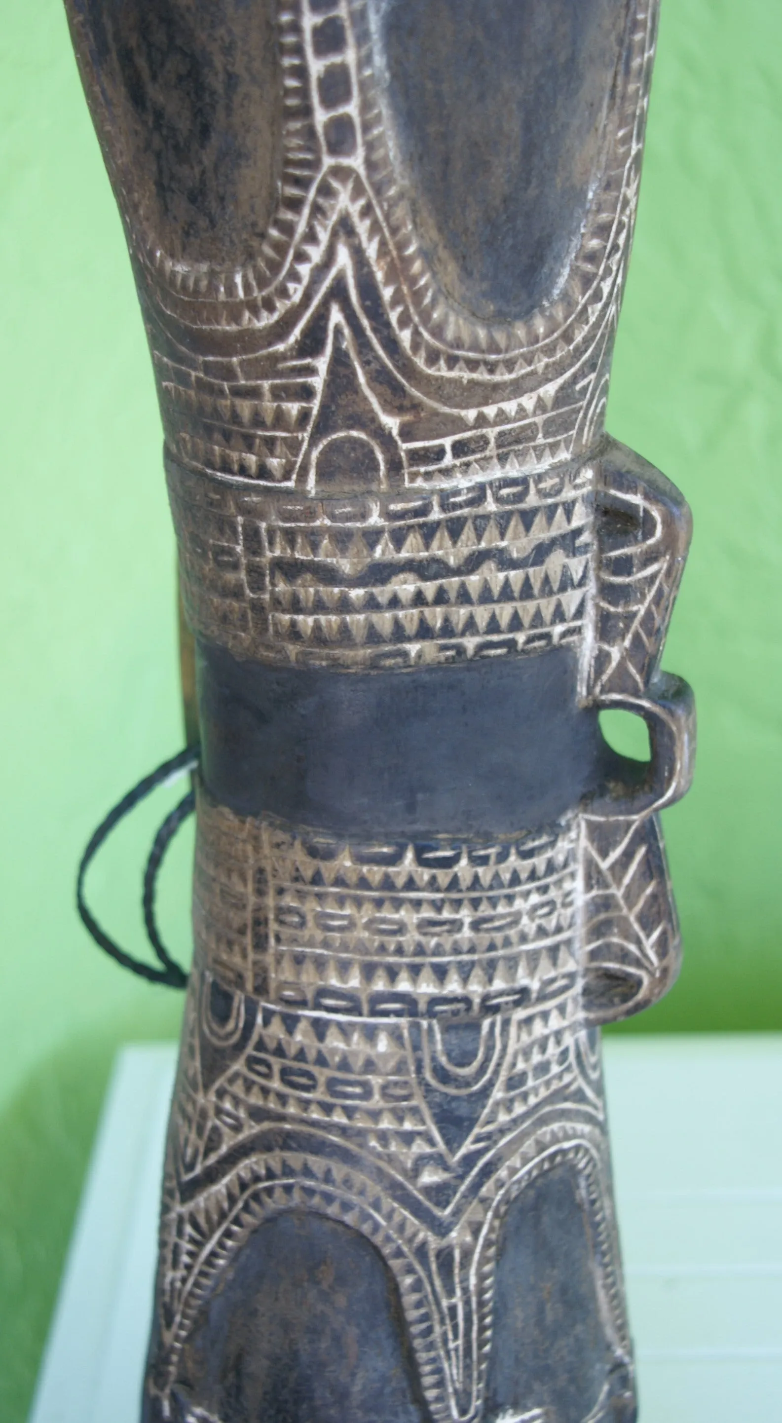 Rare One of a Kind Tribal Older Wood Kundu Hourglass Hand Held Drum, Hand Carved Percussion Instrument with Motifs Enhanced with White Lime (Still Apparent), Siassi Islands, Papua New Guinea 1980's, Melanesia 42A3