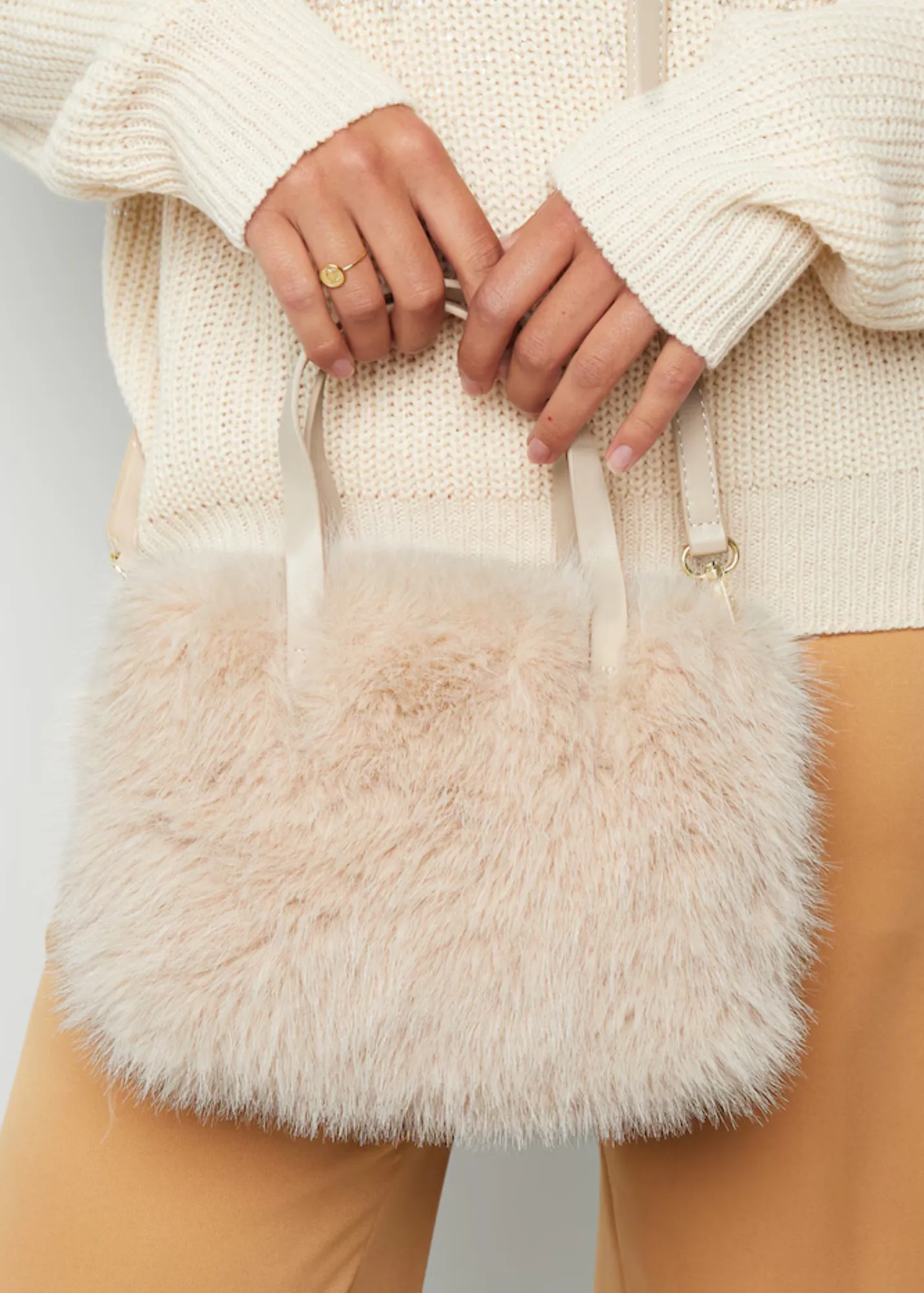 The Edit - Fluffy Handbag in Green