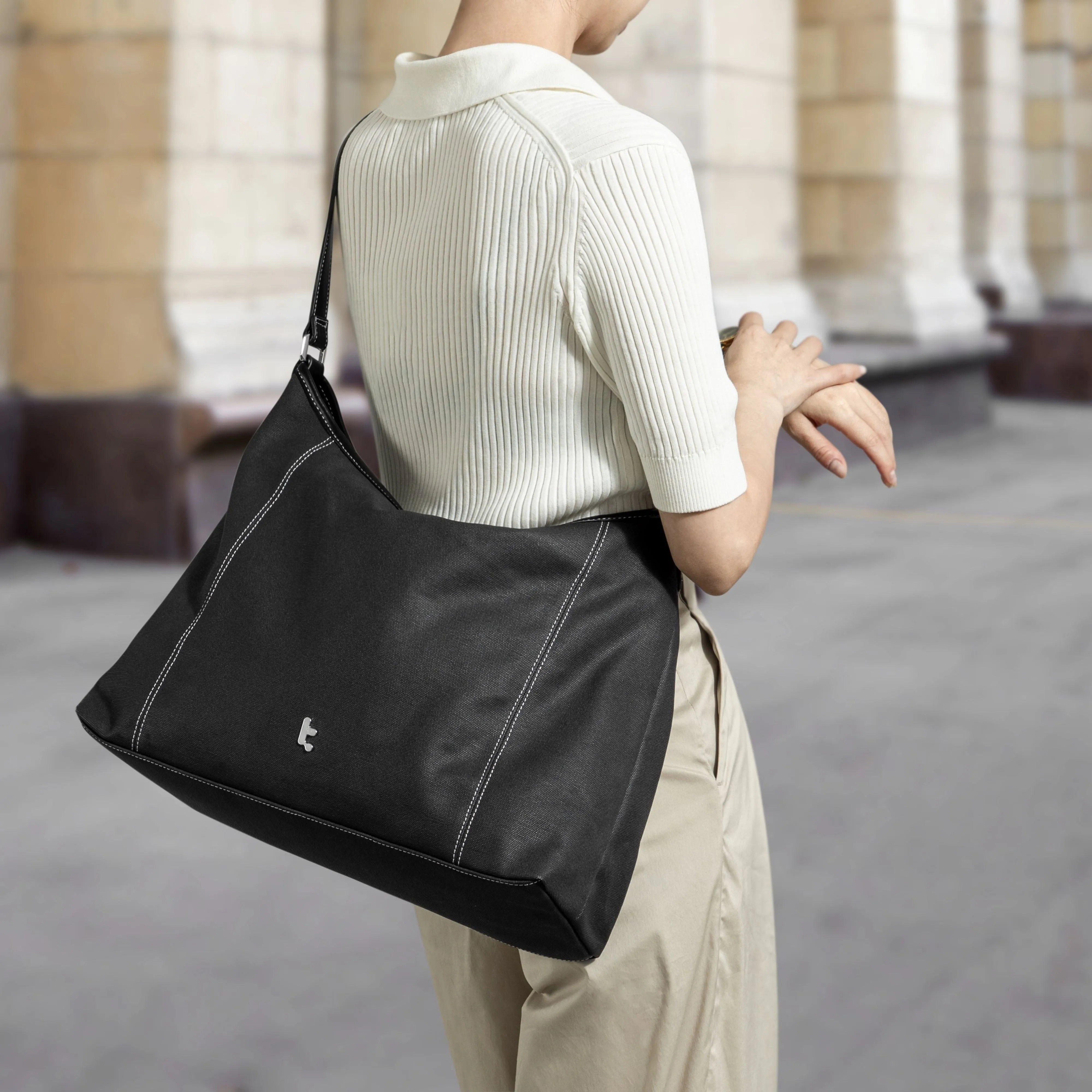 Versatile-T28 Laptop Tote Bag Black 16 Inch/18L